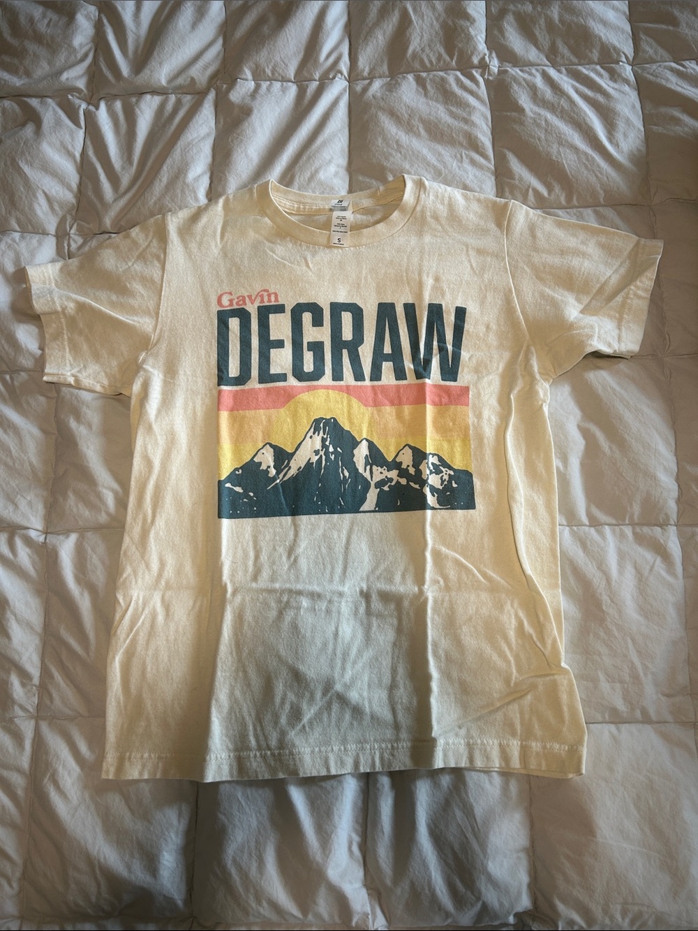 Women’s Graphic Tee in Cream with Mountain Print